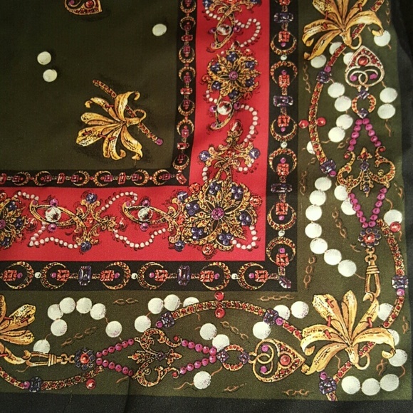 Beautiful Scarf - Picture 3 of 4